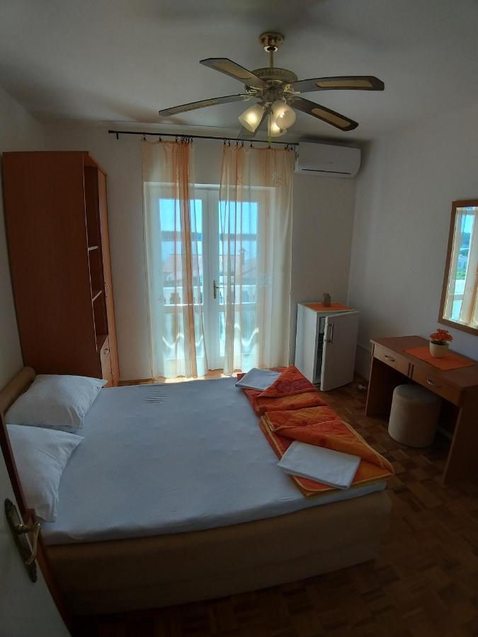 Balen Guest House 拉布 外观 照片