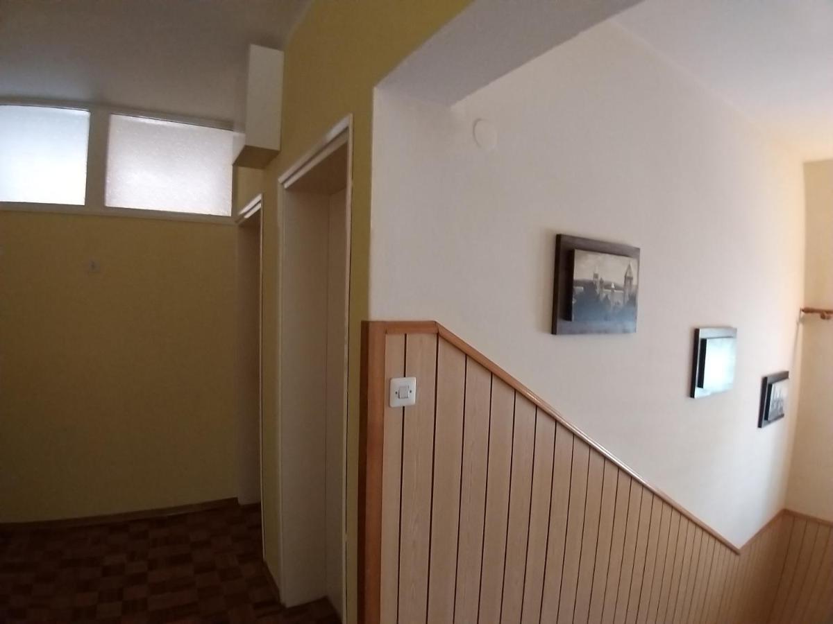 Balen Guest House 拉布 外观 照片
