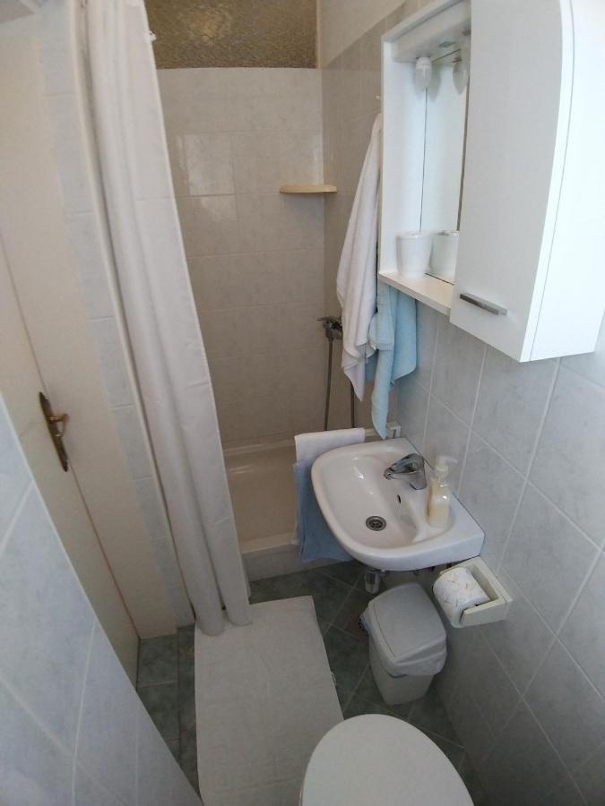 Balen Guest House 拉布 外观 照片
