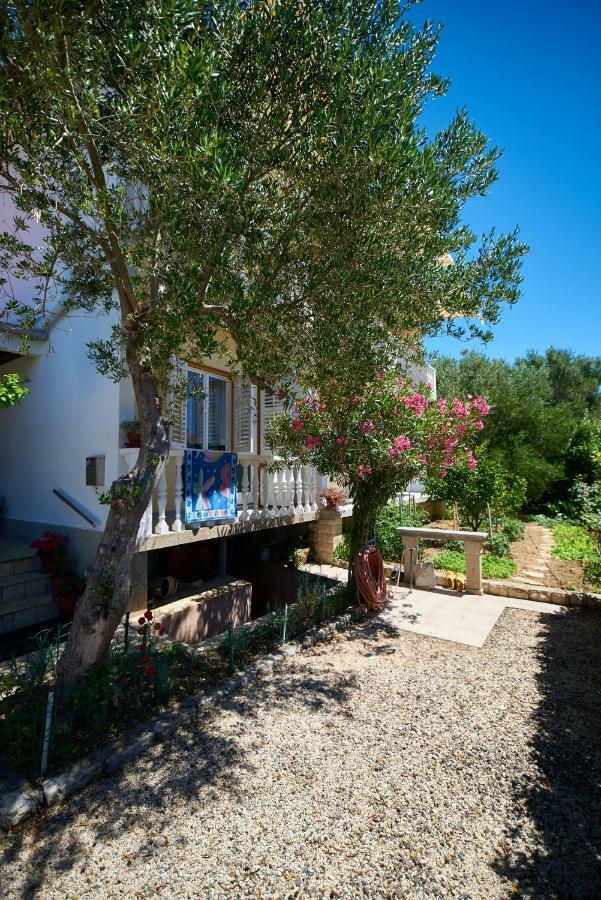 Balen Guest House 拉布 外观 照片