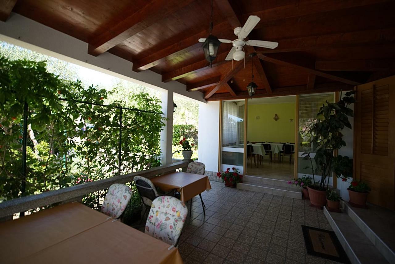 Balen Guest House 拉布 外观 照片