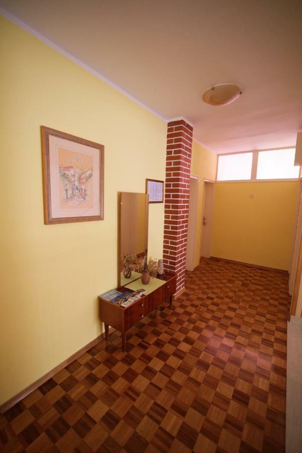 Balen Guest House 拉布 外观 照片